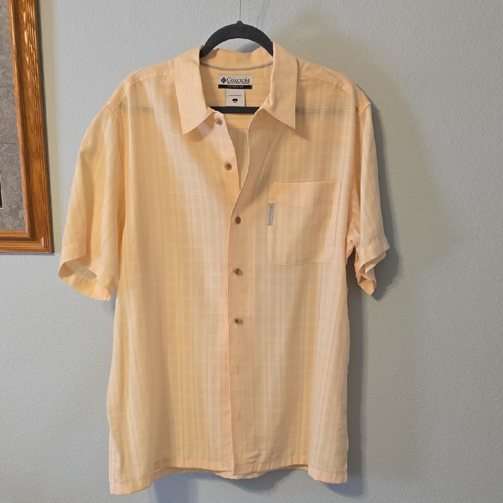 Columbia Men's Light Tan Casual Button Down Shirt